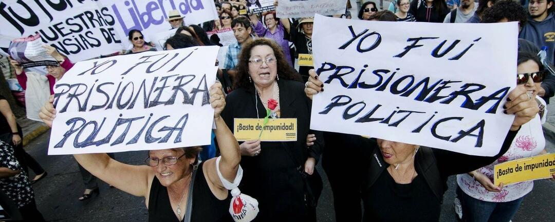 Activistas contra la violencia política sexual